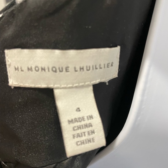 Monique Lhuillier Gown - Picture 5 of 7